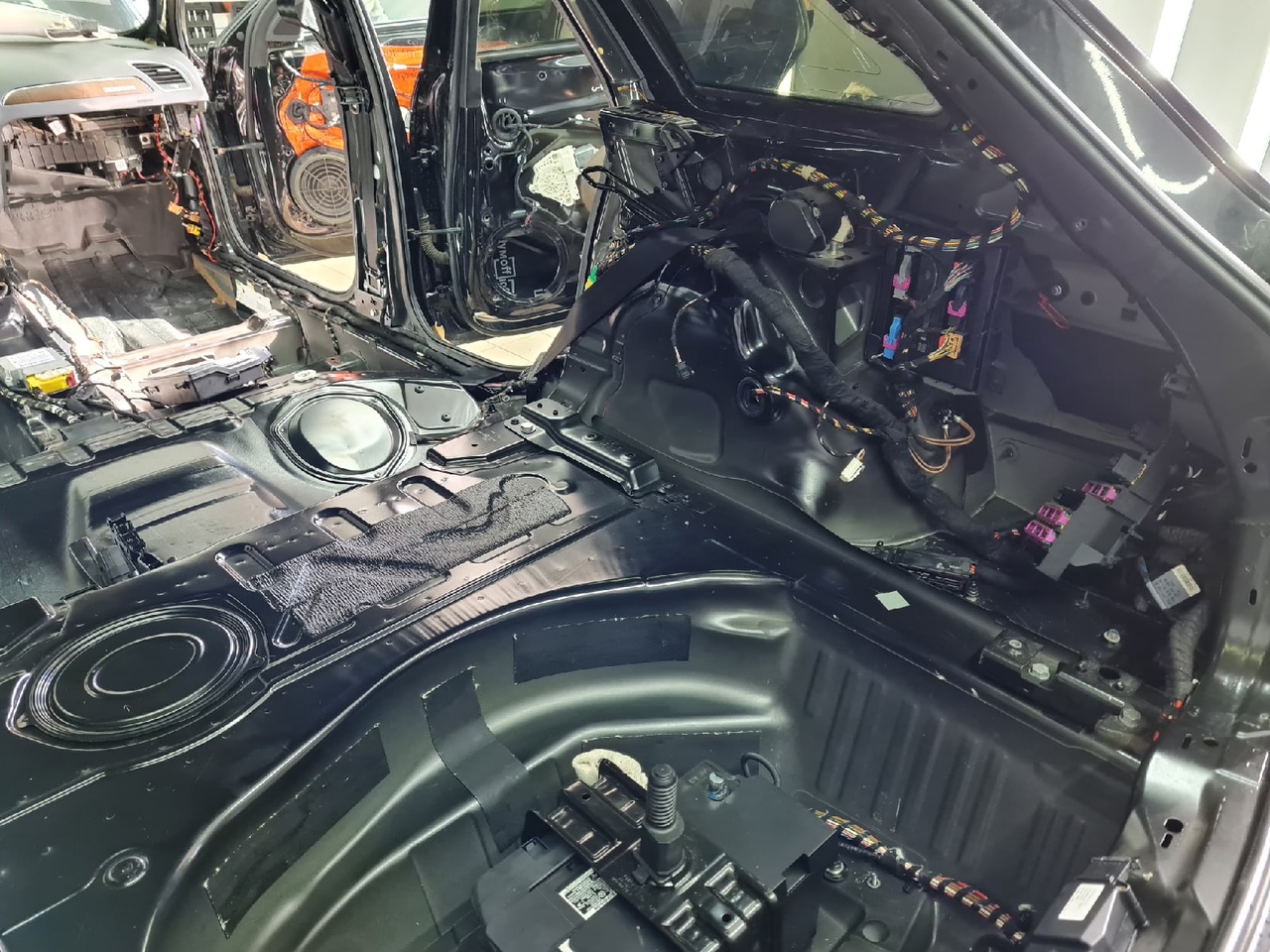 Заводская шумоизоляция багажник фото 2 Audi A4 Allroad B8